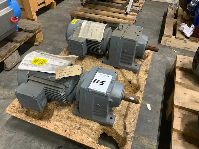 Sew r57 dv100m4 reductor motor (2x) - afbeelding 1 van  5