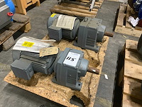 Sew r57 dv100m4 reductor motor (2x) - afbeelding 1 van  5
