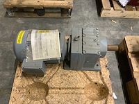 Sew r57 dv100m4 reductor motor (2x) - afbeelding 3 van  5