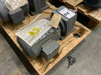 Sew r57 dv100m4 reductor motor (2x) - afbeelding 5 van  5