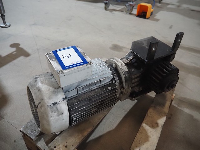 Sew - afbeelding 1 van  5