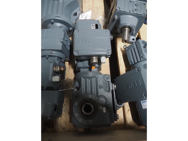 Sew - afbeelding 8 van  11