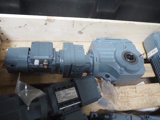 Sew - afbeelding 10 van  11