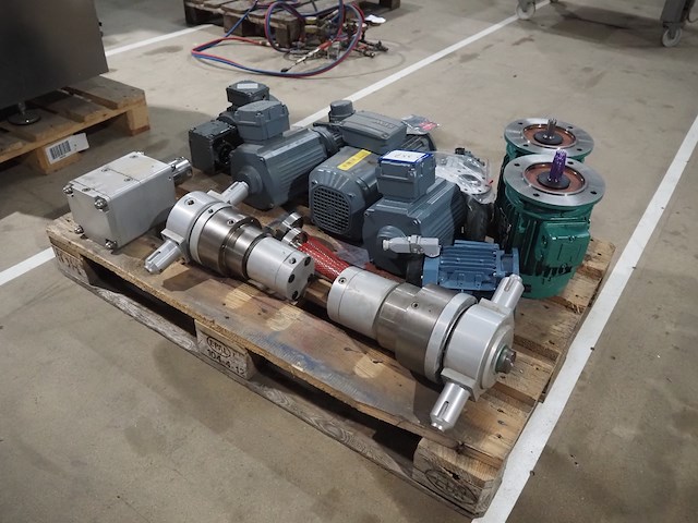 Sew - afbeelding 8 van  13