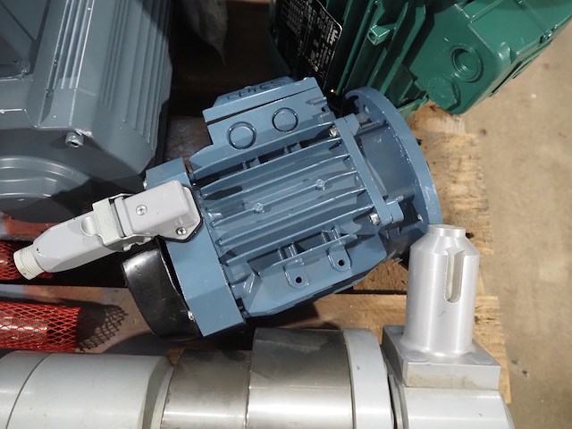 Sew - afbeelding 10 van  13