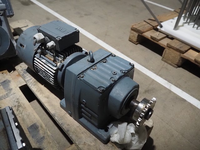 Sew - afbeelding 9 van  13