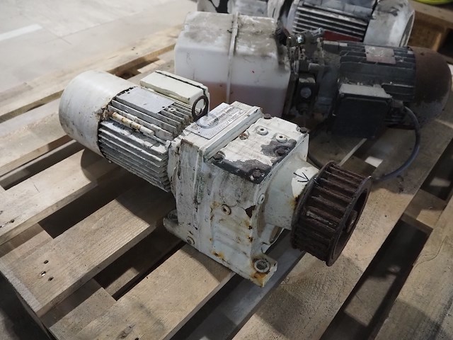 Sew - afbeelding 5 van  9