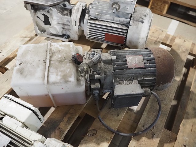 Sew - afbeelding 7 van  9