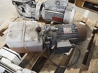 Sew - afbeelding 7 van  9