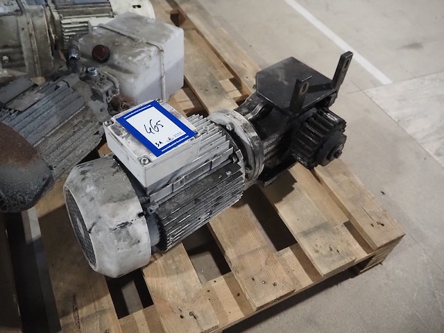 Sew - afbeelding 8 van  9