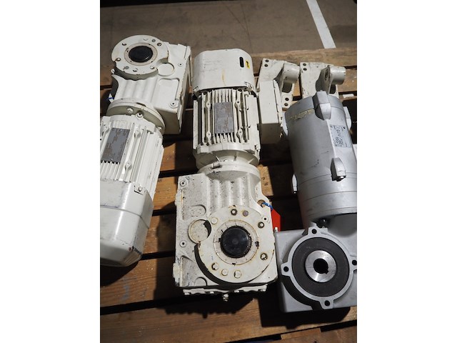 Sew - afbeelding 6 van  8