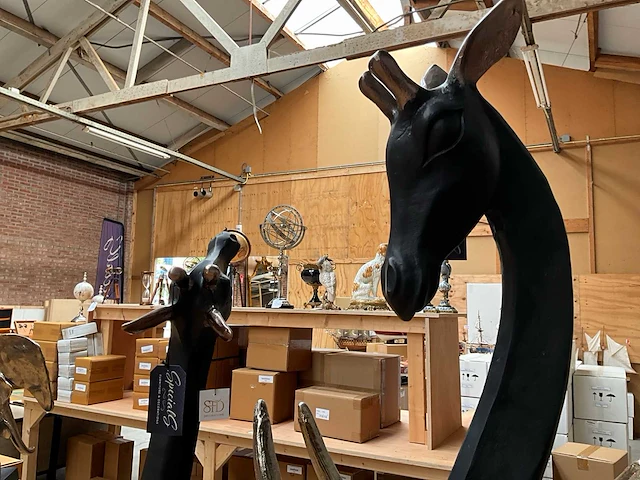 Sfd giraffe decoratie beeld set van 2, 96 en 80 cm hoog. - afbeelding 2 van  5