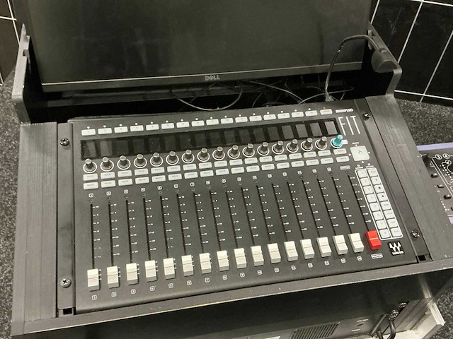 Sg waves lv1 digitale mengtafel met stageboxen - afbeelding 9 van  15