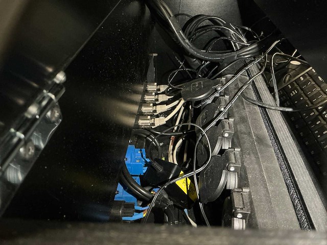 Sg waves lv1 digitale mengtafel met stageboxen - afbeelding 14 van  15