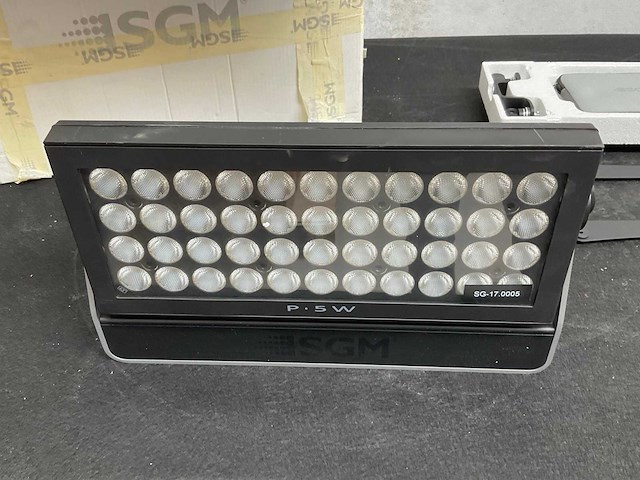 Sgm p-5 wash 43° led washer - afbeelding 1 van  1