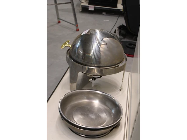 Shafing dish rond met drie inzetschalen - afbeelding 2 van  2