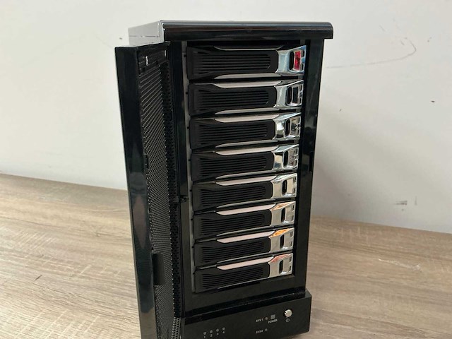 Sharkoon 8-bay raid station - afbeelding 2 van  3