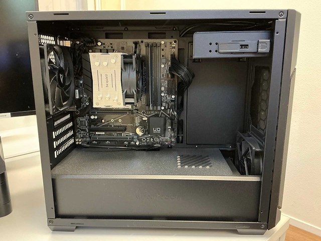 Sharkoon v100 desktop met monitor - afbeelding 6 van  7