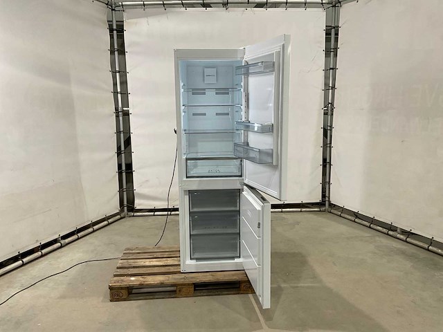 Sharp - koelvriescombinatie - afbeelding 1 van  7