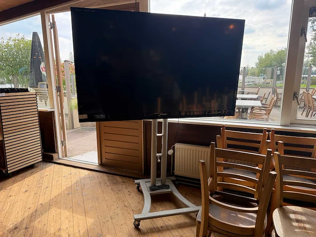 Sharp - lc-70le835e - 70 inch beeldscherm op verrijdbare standaard - afbeelding 1 van  7