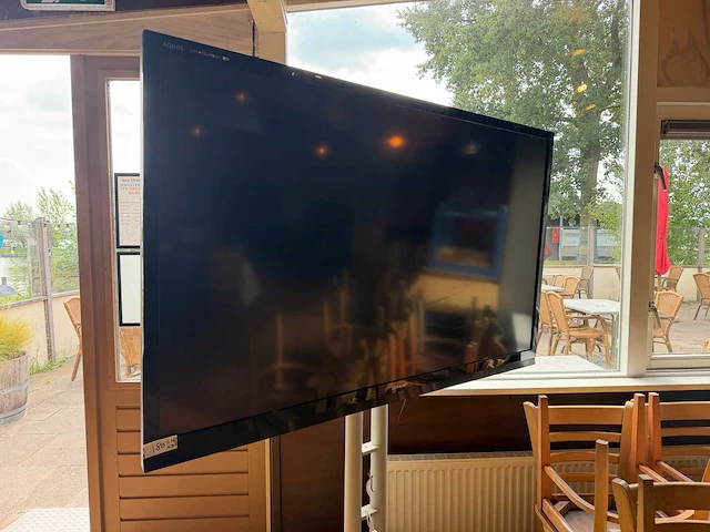 Sharp - lc-70le835e - 70 inch beeldscherm op verrijdbare standaard - afbeelding 4 van  7