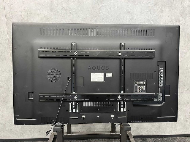Sharp aquos - 60" monitor met muurbeugel - afbeelding 11 van  13