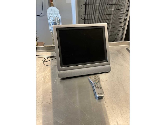 Sharp lc-15e1e lcd televisie - afbeelding 2 van  3