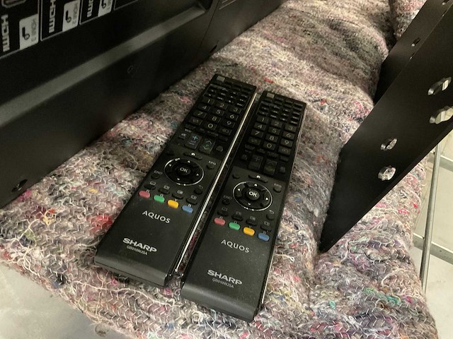 Sharp lc-80le645e aquos televisie (2x) - afbeelding 10 van  13