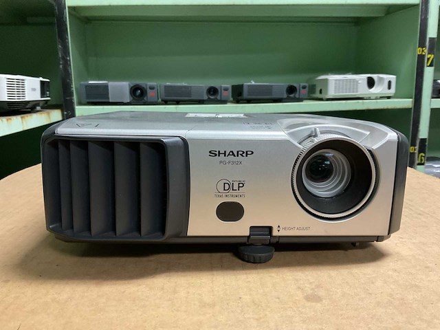 Sharp pg-f312x projector - afbeelding 2 van  4