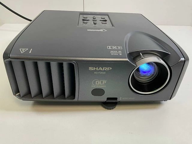 Sharp (xg-f260x) 3.000 lumen xga projector (479 lamp hours) - afbeelding 1 van  6