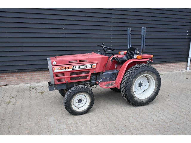 Shibaura - sp1440 - vierwielaangedreven landbouwtractor - afbeelding 14 van  17