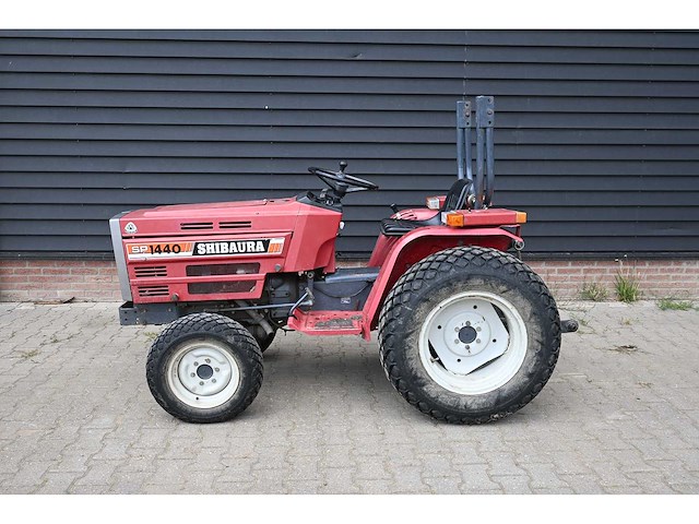 Shibaura - sp1440 - vierwielaangedreven landbouwtractor - afbeelding 15 van  17