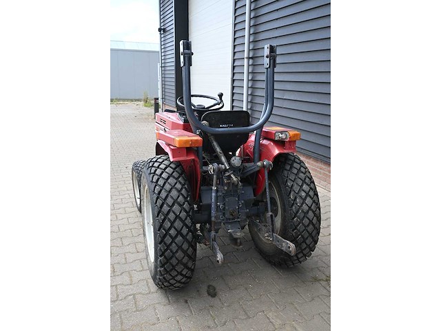 Shibaura - sp1440 - vierwielaangedreven landbouwtractor - afbeelding 13 van  17