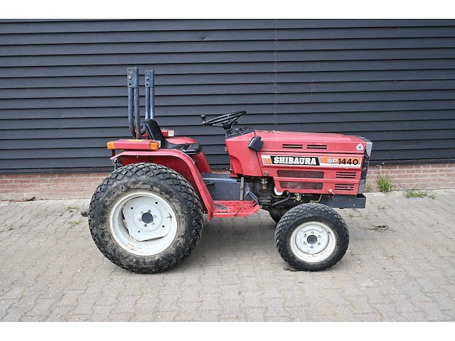 Shibaura - sp1440 - vierwielaangedreven landbouwtractor - afbeelding 16 van  17