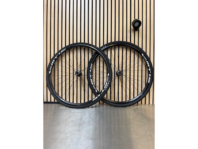 Shimano - mt15 - wielset - afbeelding 1 van  10