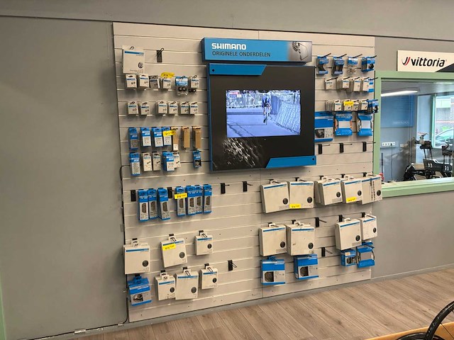Shimano slatwand met tv - afbeelding 3 van  3