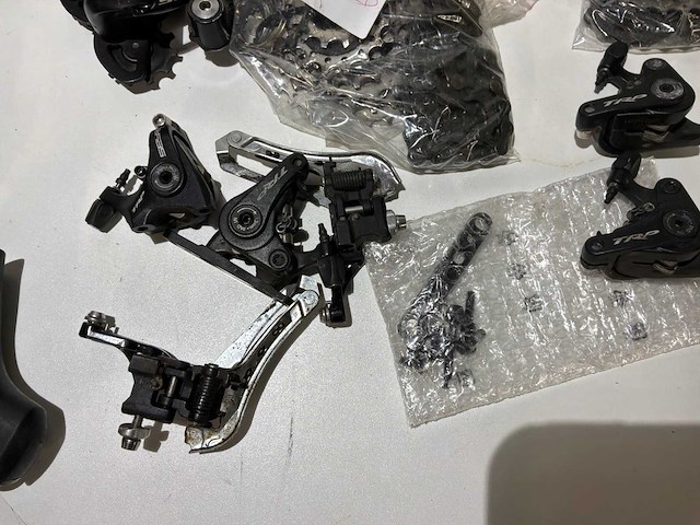 Shimano / trp / praxisworks set tandwielkast en ketting en schakelmateriaal (2x) - afbeelding 6 van  9