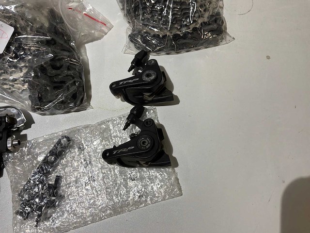 Shimano / trp / praxisworks set tandwielkast en ketting en schakelmateriaal (2x) - afbeelding 9 van  9