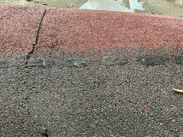 Shingles - rood bitumen dakmateriaal (172x) - afbeelding 3 van  7