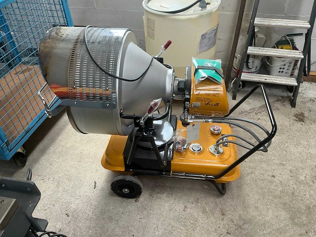 Shizuoka val 6 heater incl, op foto 1 zichtbare tank halfvol petroleum - afbeelding 6 van  13