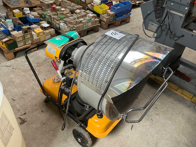 Shizuoka val 6 heater incl, op foto 1 zichtbare tank halfvol petroleum - afbeelding 12 van  13