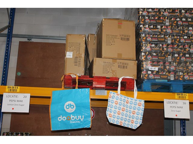 Shoppers doabuy op pallet. ca. 500 stuks in 5 dozen. - afbeelding 1 van  2