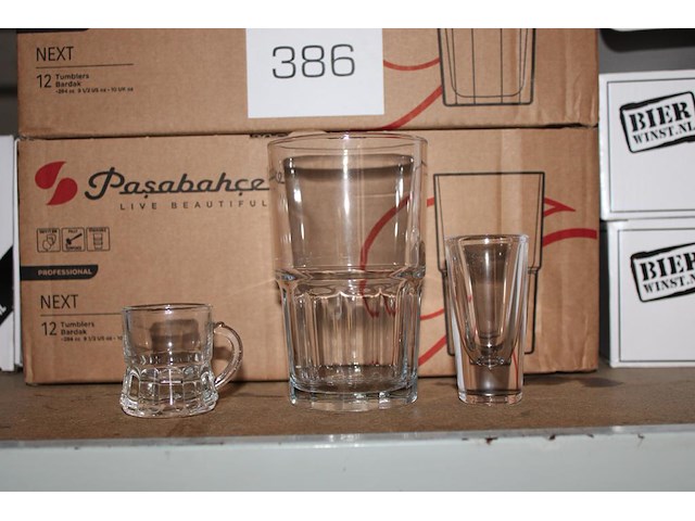 Shotglazen en tumblers in 9 dozen. - afbeelding 1 van  3