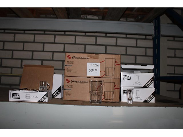 Shotglazen en tumblers in 9 dozen. - afbeelding 2 van  3