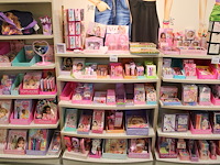 Showkast topmodel w.o. dagboeken, schrijfgerei, bijouterie, lipgloss, handcreme gezichtsmaskers, nagels etc.