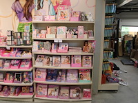 Showkast topmodel w.o. dagboeken, schrijfgerei, juwelenkistjes, rugzak etc.