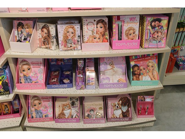 Showkast topmodel w.o. dagboeken, schrijfgerei, juwelenkistjes, rugzak etc. - afbeelding 4 van  4