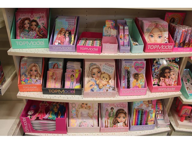 Showkast topmodel w.o. notitieboeken, kleurboeken, make-up spiegel, schrijf- en kleurgerei, schoudertasjes ... - afbeelding 4 van  4