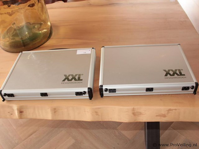 Showkoffers met inhoud - afbeelding 1 van  2