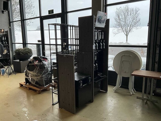 Showroom - winkel presentatie en koffie meubel (2x) - afbeelding 1 van  8